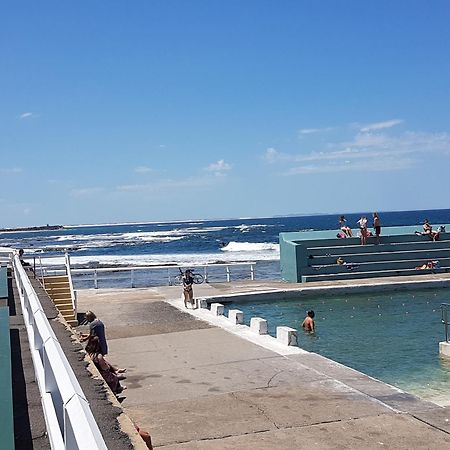 Arena Luxury Beachfront Apartment 뉴캐슬 외부 사진
